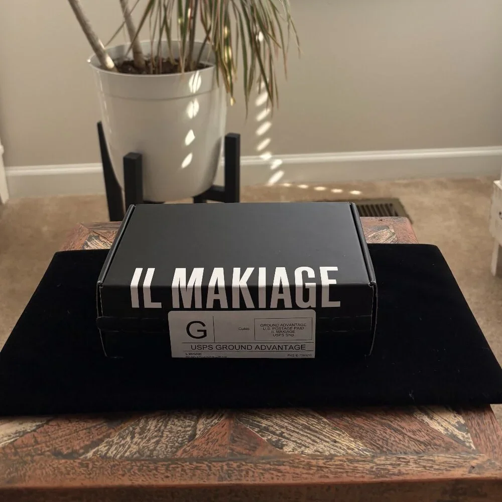 IL Makiage The Flawless Essentials Package, with A Free Tote